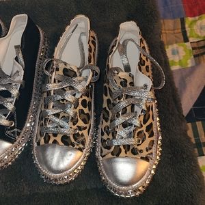 Leopard cloth tennis shoes with silver lace
